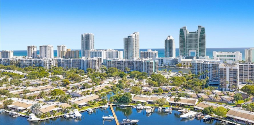 Condo à Hallandale Beach, Floride, 2 chambres  № 1955596