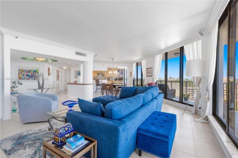 Copropriété à vendre à Hallandale Beach, Floride: 2 chambres, 184.32 m2 № 1955596 - photo 16