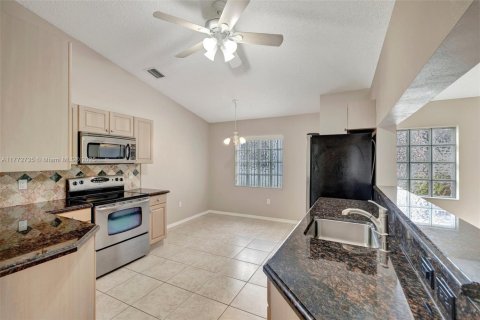 Casa en venta en Pembroke Pines, Florida, 3 dormitorios, 141.95 m2 № 1692856 - foto 4