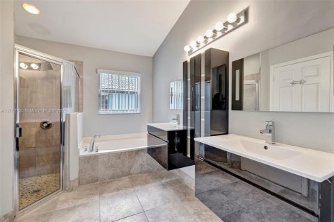 Casa en venta en Pembroke Pines, Florida, 3 dormitorios, 141.95 m2 № 1692856 - foto 26