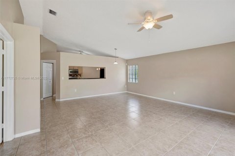 Casa en venta en Pembroke Pines, Florida, 3 dormitorios, 141.95 m2 № 1692856 - foto 16