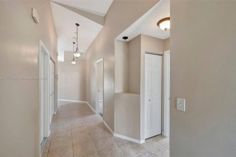 Casa en venta en Pembroke Pines, Florida, 3 dormitorios, 141.95 m2 № 1692856 - foto 12