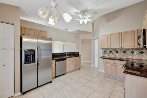 Casa en venta en Pembroke Pines, Florida, 3 dormitorios, 141.95 m2 № 1692856 - foto 18