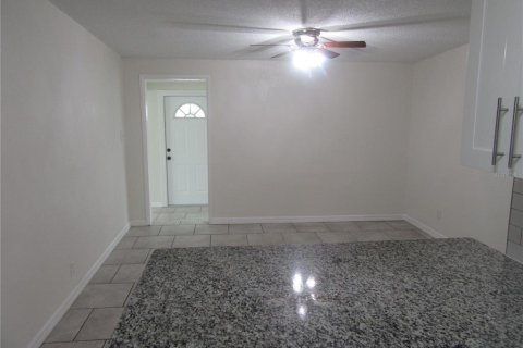 House in Largo, Florida 3 bedrooms, 117.71 sq.m. № 1869254 - photo 10