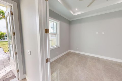 House in Punta Gorda, Florida 4 bedrooms, 240.25 sq.m. № 646732 - photo 6