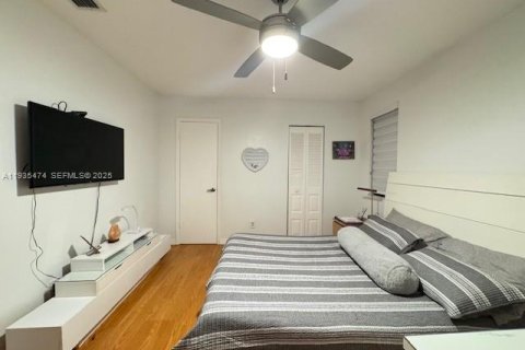 Condominio en alquiler en Pembroke Pines, Florida, 2 dormitorios, 74.88 m2 № 1993682 - foto 14