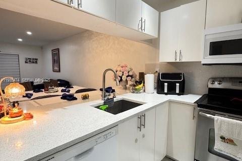 Condominio en alquiler en Pembroke Pines, Florida, 2 dormitorios, 74.88 m2 № 1993682 - foto 7