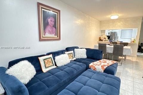 Condominio en alquiler en Pembroke Pines, Florida, 2 dormitorios, 74.88 m2 № 1993682 - foto 9