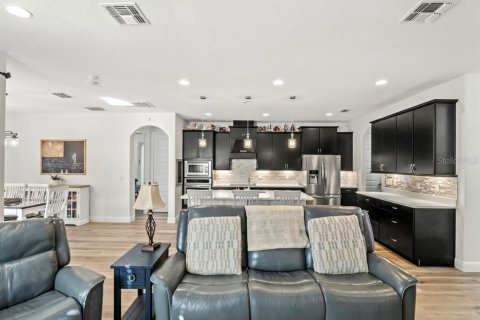 House in Winter Garden, Florida 5 bedrooms, 363.34 sq.m. № 1546358 - photo 7
