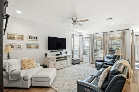 House in Winter Garden, Florida 5 bedrooms, 363.34 sq.m. № 1546358 - photo 8