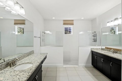 House in Winter Garden, Florida 5 bedrooms, 363.34 sq.m. № 1546358 - photo 16