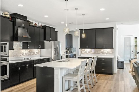 House in Winter Garden, Florida 5 bedrooms, 363.34 sq.m. № 1546358 - photo 9