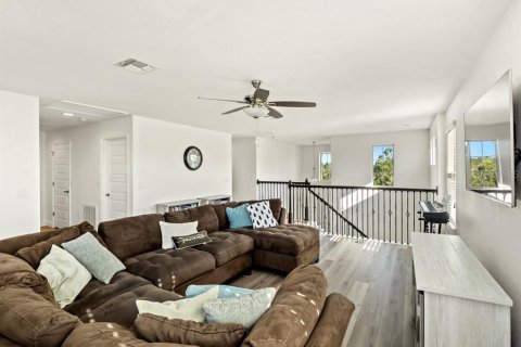 House in Winter Garden, Florida 5 bedrooms, 363.34 sq.m. № 1546358 - photo 20
