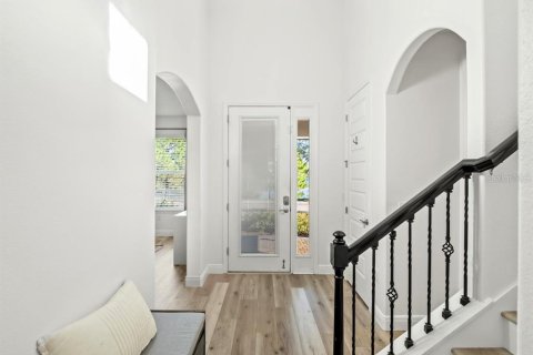 House in Winter Garden, Florida 5 bedrooms, 363.34 sq.m. № 1546358 - photo 4