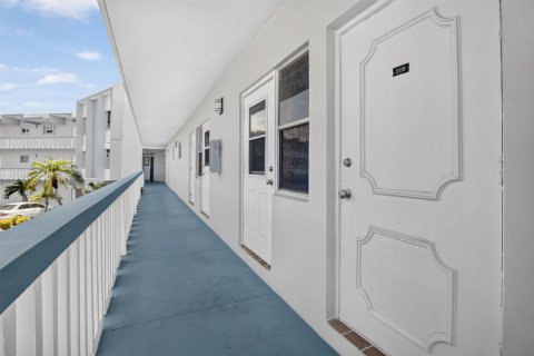 Condominio en venta en Hollywood, Florida, 1 dormitorio, 67.54 m2 № 2251697 - foto 4
