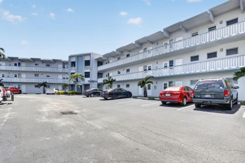 Condominio en venta en Hollywood, Florida, 1 dormitorio, 67.54 m2 № 2251697 - foto 3