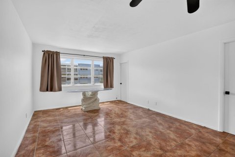 Condominio en venta en Hollywood, Florida, 1 dormitorio, 67.54 m2 № 2251697 - foto 6