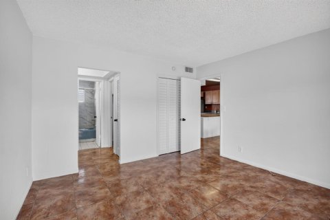 Condominio en venta en Hollywood, Florida, 1 dormitorio, 67.54 m2 № 2251697 - foto 19
