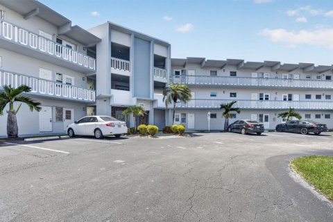 Condominio en venta en Hollywood, Florida, 1 dormitorio, 67.54 m2 № 2251697 - foto 2