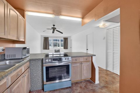 Condominio en venta en Hollywood, Florida, 1 dormitorio, 67.54 m2 № 2251697 - foto 16