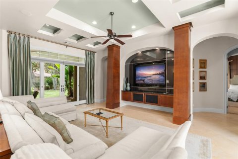 House in Windermere, Florida 4 bedrooms, 347.92 sq.m. № 1844630 - photo 9