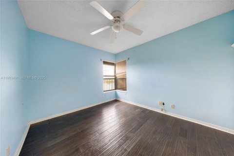 Condo in Coconut Creek, Florida, 3 bedrooms № 1988473 - photo 10