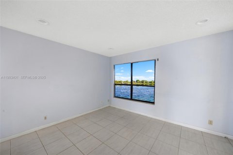 Condo in Coconut Creek, Florida, 3 bedrooms № 1988473 - photo 25