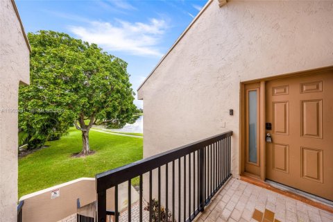 Condo in Coconut Creek, Florida, 3 bedrooms № 1988473 - photo 7