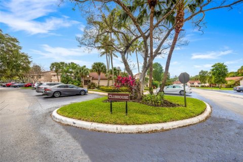 Condo in Coconut Creek, Florida, 3 bedrooms № 1988473 - photo 3