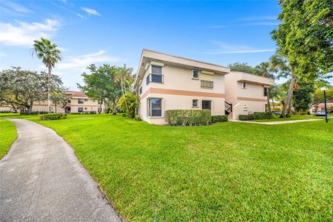 Condo in Coconut Creek, Florida, 3 bedrooms № 1988473 - photo 4