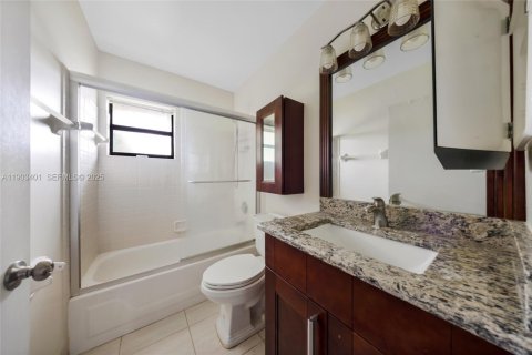 Condo in Coconut Creek, Florida, 3 bedrooms № 1988473 - photo 11