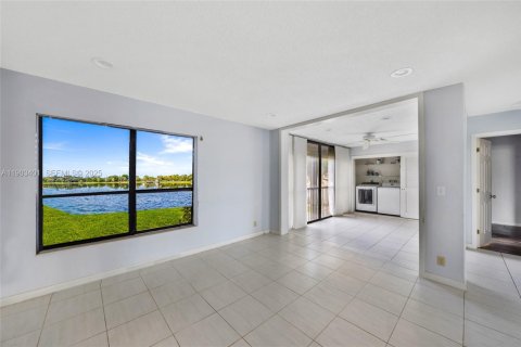 Condo in Coconut Creek, Florida, 3 bedrooms № 1988473 - photo 24
