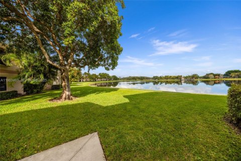 Condo in Coconut Creek, Florida, 3 bedrooms № 1988473 - photo 6