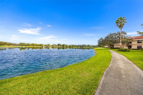 Condo in Coconut Creek, Florida, 3 bedrooms № 1988473 - photo 5