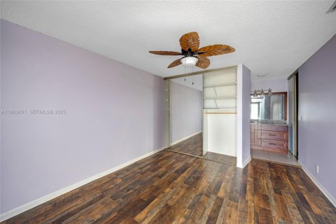 Condo in Coconut Creek, Florida, 3 bedrooms № 1988473 - photo 16