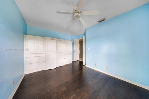 Condo in Coconut Creek, Florida, 3 bedrooms № 1988473 - photo 8