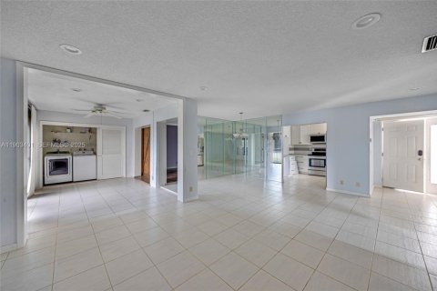 Condo in Coconut Creek, Florida, 3 bedrooms № 1988473 - photo 23