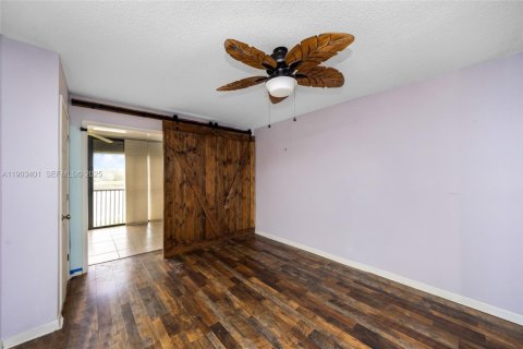 Condo in Coconut Creek, Florida, 3 bedrooms № 1988473 - photo 13