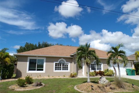 Casa en Port Charlotte, Florida 4 dormitorios, 207.92 m2 № 2381125