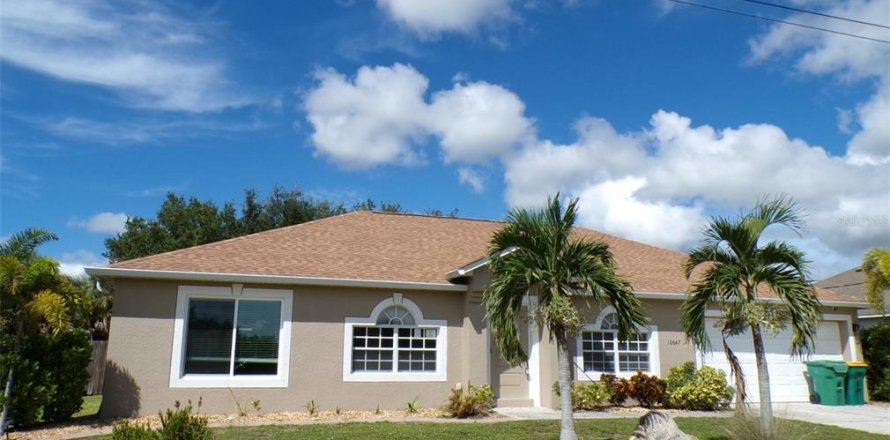 Casa en Port Charlotte, Florida 4 dormitorios, 207.92 m2 № 2381125