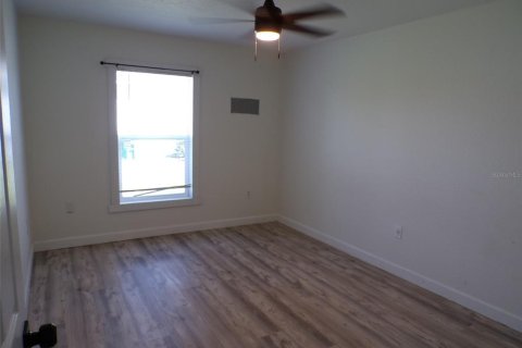 Casa en venta en Port Charlotte, Florida, 4 dormitorios, 207.92 m2 № 2381125 - foto 3