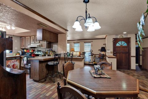 Villa ou maison à vendre à Largo, Floride: 4 chambres, 189.33 m2 № 2091813 - photo 4