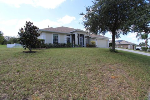 House in Haines City, Florida 4 bedrooms, 193.61 sq.m. № 1408040 - photo 4