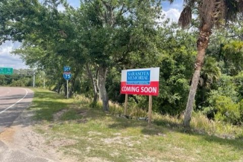 House in North Port, Florida 4 bedrooms, 248.7 sq.m. № 2098214 - photo 29