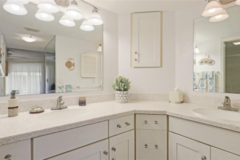 Condo in Bradenton, Florida, 2 bedrooms  № 2289678 - photo 21