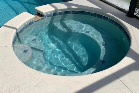 Снять в аренду виллу или дом в Киссимми, Флорида 4 спальни, 195м2, № 2009124 - фото 3