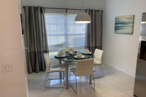 Снять в аренду виллу или дом в Киссимми, Флорида 4 спальни, 195м2, № 2009124 - фото 15