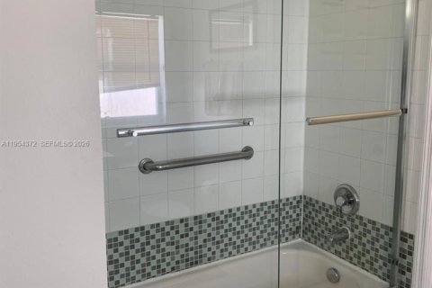 Снять в аренду виллу или дом в Киссимми, Флорида 4 спальни, 195м2, № 2009124 - фото 23