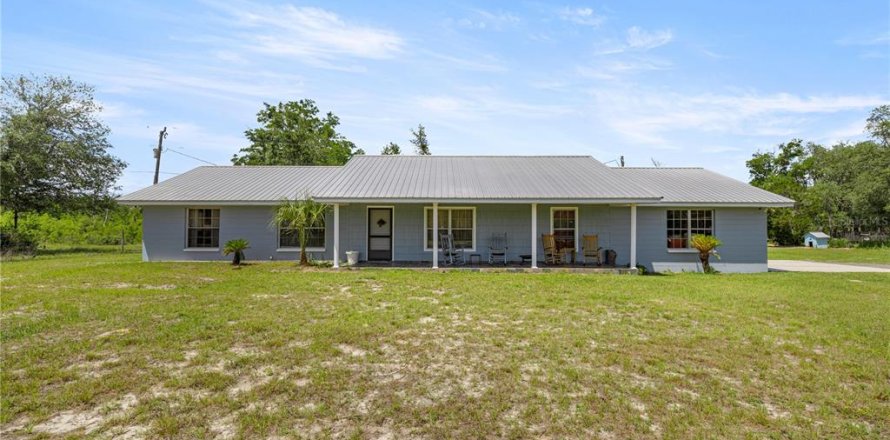 House in Archer, Florida 3 bedrooms, 156.08 sq.m. № 1725575