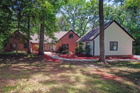 House in Gainesville, Florida 5 bedrooms, 308.62 sq.m. № 1644665 - photo 1